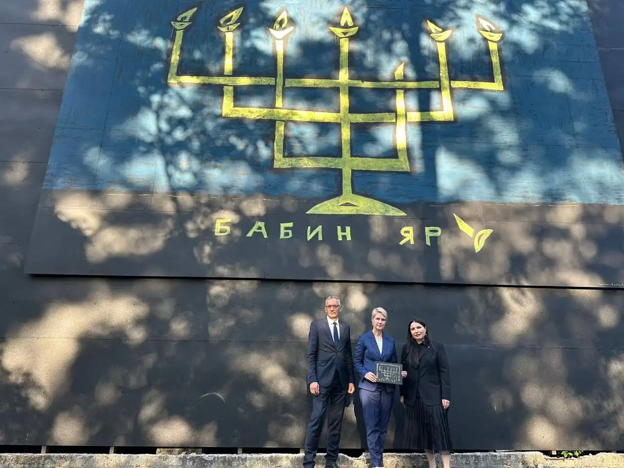 Президентка Бундесрату ФРН Мануела Швезіг відвідала Національний історико-меморіальний заповідник «Бабин Яр»